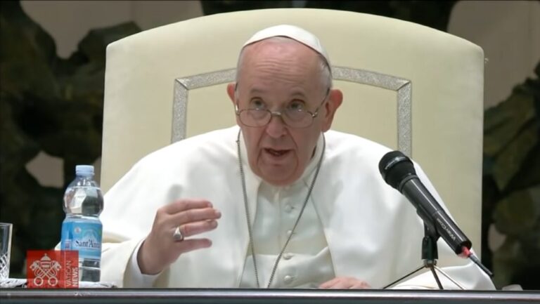 Tema da sinodalidade não é um slogan, mas expressa a natureza da Igreja, afirma o Papa Francisco
