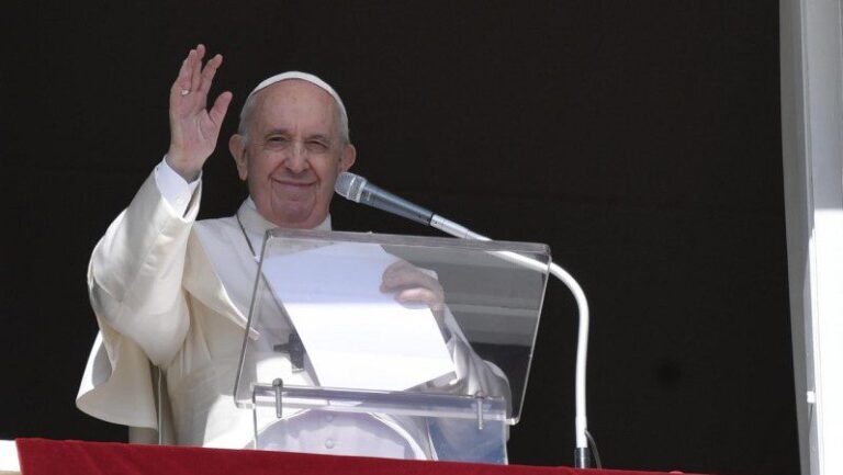 Papa no Ângelus: a exemplo de Bartimeu, pedir tudo a Jesus que tudo pode