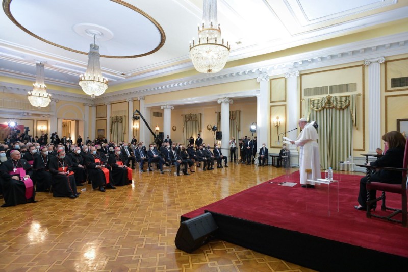 Papa discursa para autoridades na Grécia