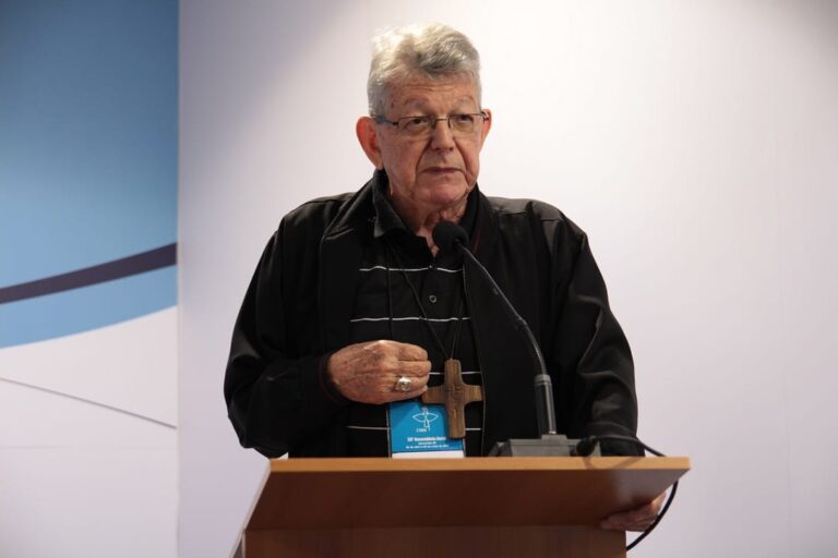 Não procede notícia de falecimento de dom Erwin Kräutler, esclarecem Repam-Brasil e nota do Regional Norte 2 da CNBB
