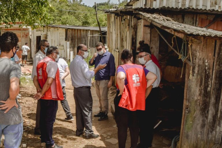 CNBB, Cáritas Brasileira, parceiros internacionais, dioceses baianas e o poder público local se unem para ajudar as famílias na reconstrução de suas vidas após enchentes