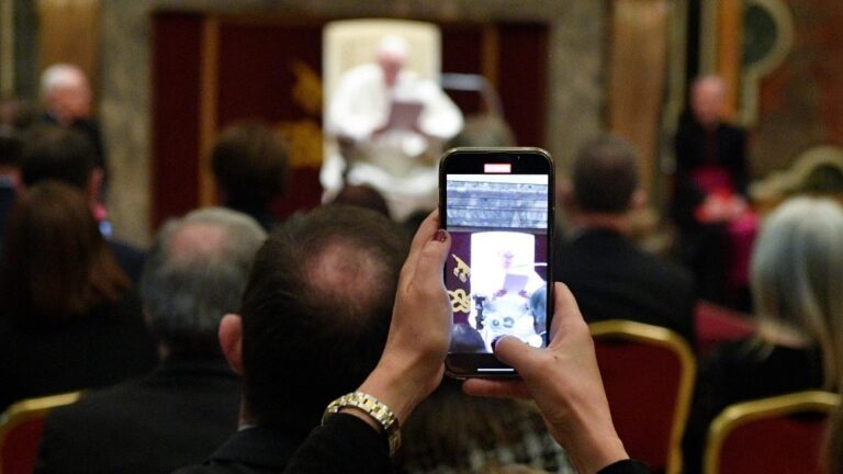 Papa aos membros do consórcio internacional da mídia católica: “contrastar as fake news, mas não isolar os que têm dúvidas”