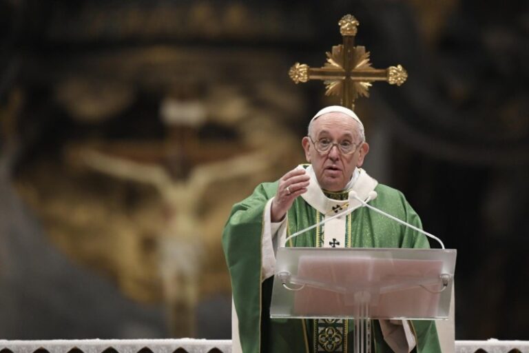 No Domingo da Palavra de Deus, Papa convida a colocá-la no centro da pastoral e da vida da Igreja