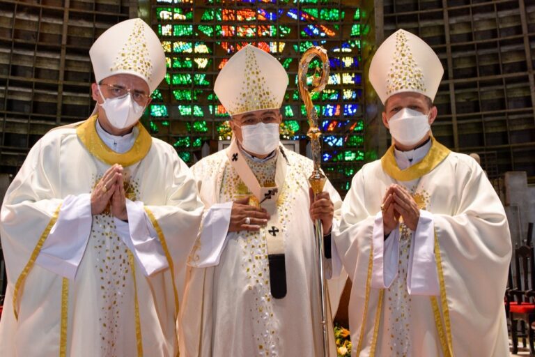 Igreja no Rio De Janeiro agradece a Deus pelo episcopado de dom Catelan e dom Robert