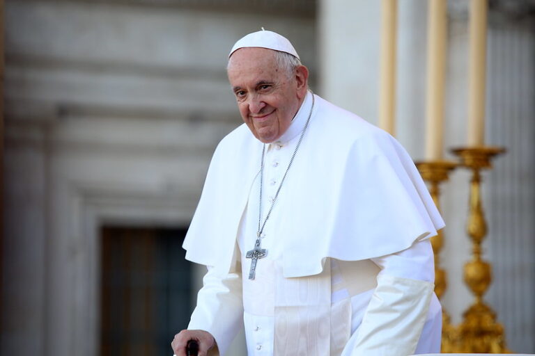 No envio das famílias, Papa Francisco convida a tornarem-se “missionários nos caminhos do mundo”