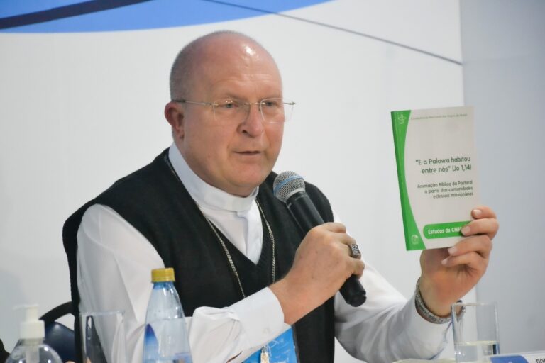 “A Palavra de Deus seja a base de toda a pastoral” motivou dom Peruzzo em coletiva sobre documento que será aprovado na Assembleia