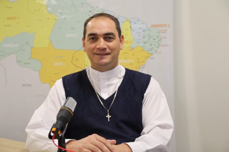 Sínodo 2023: “se queremos uma Igreja em Saída é preciso ouvir os que estão dentro, os que estão fora e aqueles que não pertencem, mas que a Igreja quer buscar”
