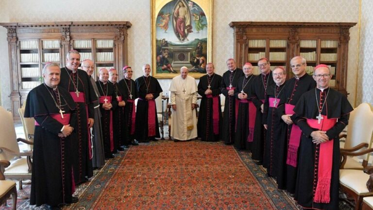 Papa Francisco recebe bispos dos regionais Oeste 1 e 2 da CNBB e reza Ave-Maria pelo Brasil